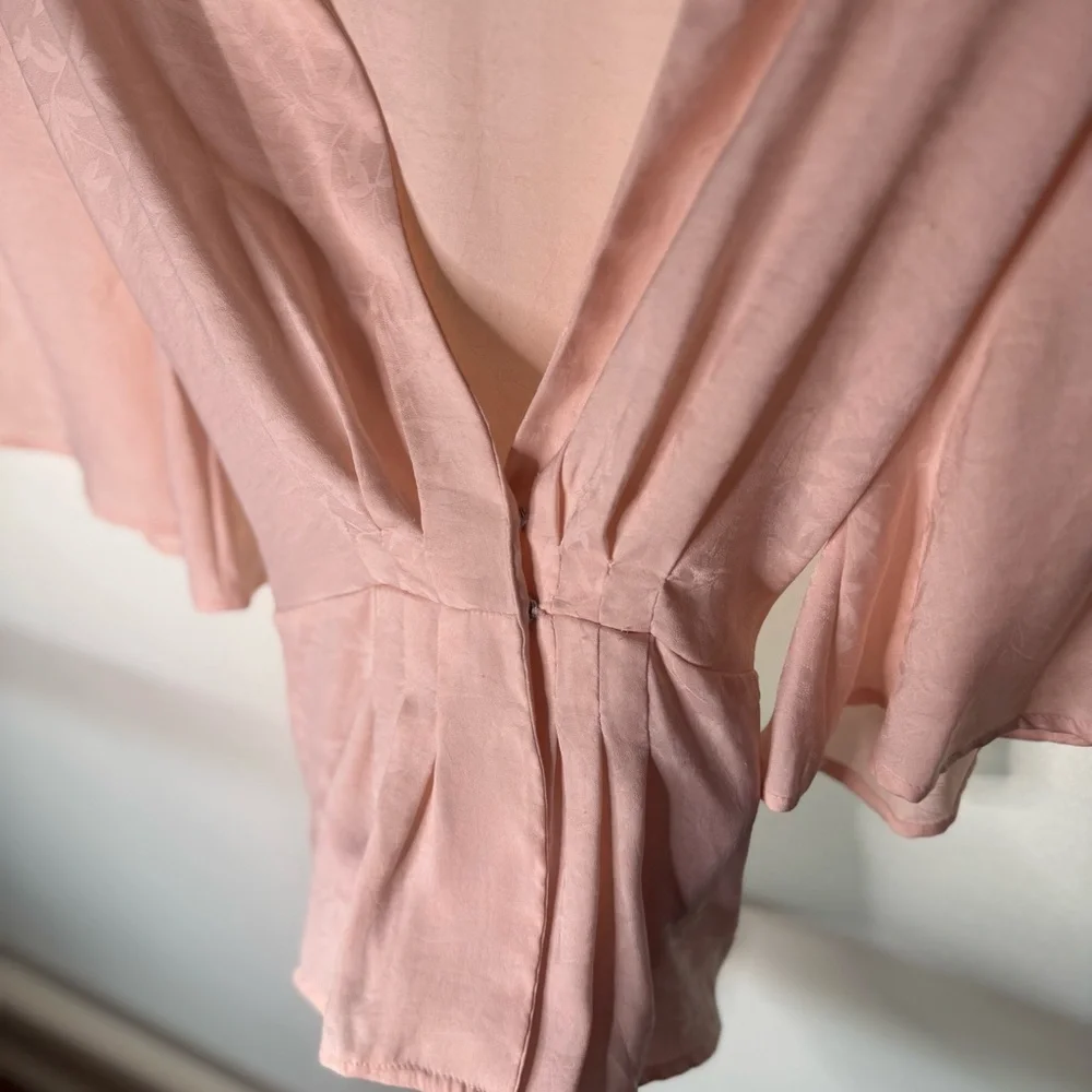 ASTR Blush Pink Satin Pleated Front V Neck Tie Kimono Top - Picture 7 of 14